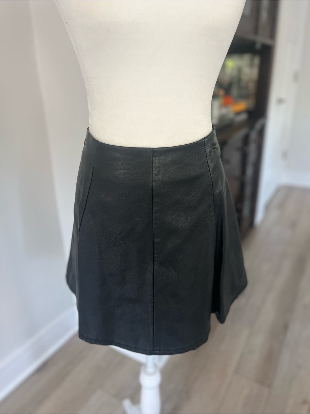 Black Pleated Faux Leather mini skirt Womens Size L